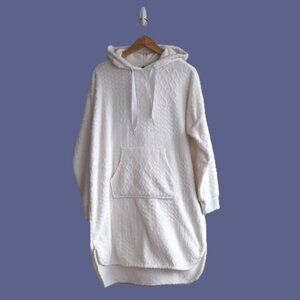 Plush Seep Robe- Denver Hayes- Size L- Off-white/cream